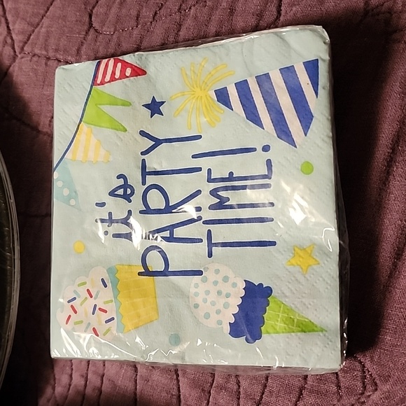 ASSORTMENT OF  🥳 PARTY  SUPPLIES 🥳 🎉 - Picture 2 of 11